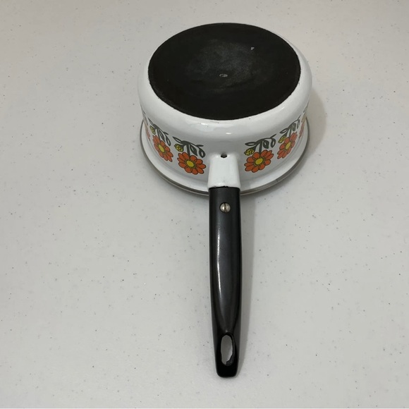 Vintage 1970s Retro Cookware Orange/Yellow Flowers Enamelware Pot Sauce Pan - Picture 9 of 10